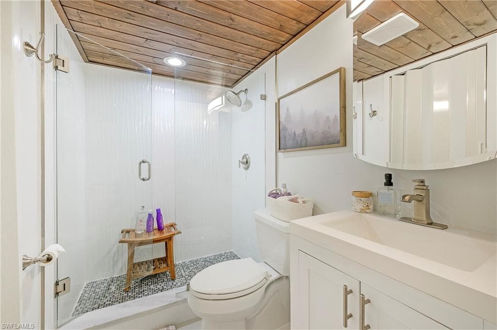 260 Southbay Dr 102, Naples, FL 34108-6