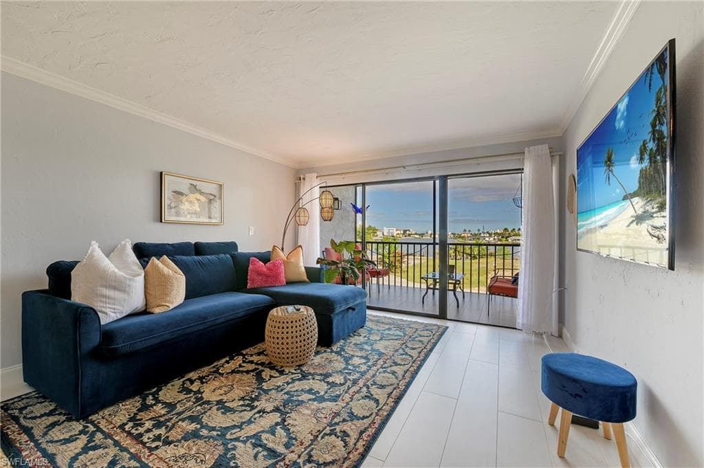 260 Southbay Dr 102, Naples, FL 34108-7