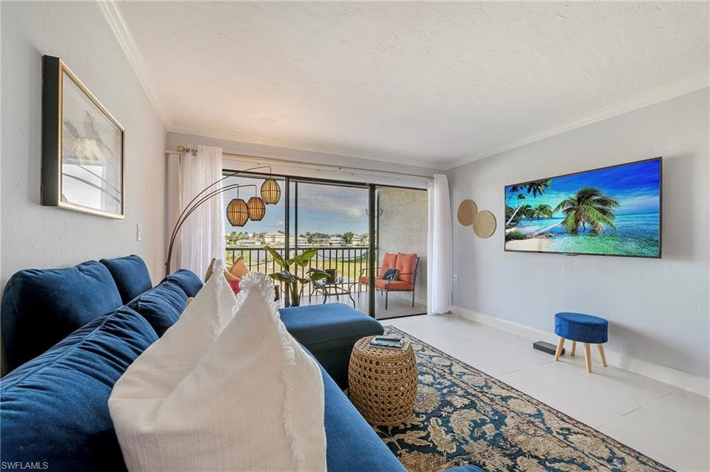 260 Southbay Dr 102, Naples, FL 34108-8