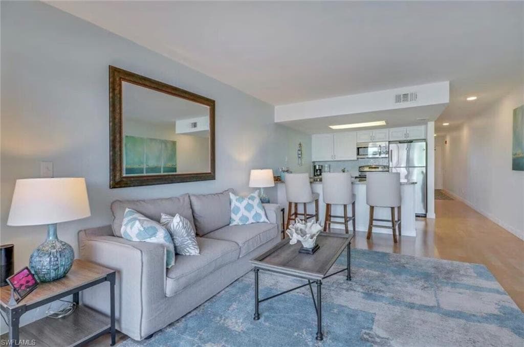 260 Southbay Dr 103, Naples, FL 34108-11