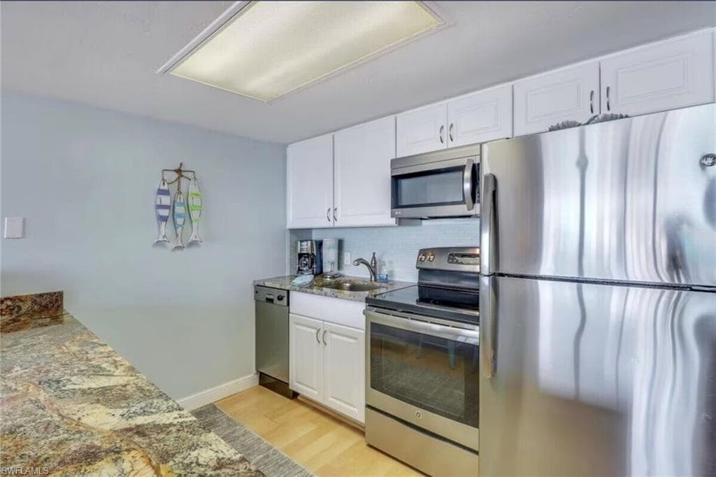 260 Southbay Dr 103, Naples, FL 34108-6