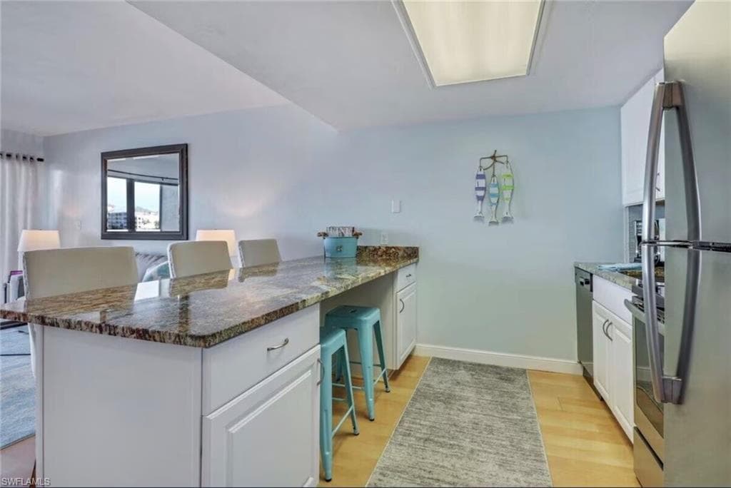 260 Southbay Dr 103, Naples, FL 34108-7