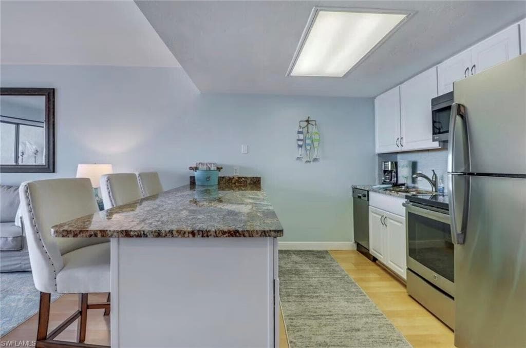 260 Southbay Dr 103, Naples, FL 34108-8
