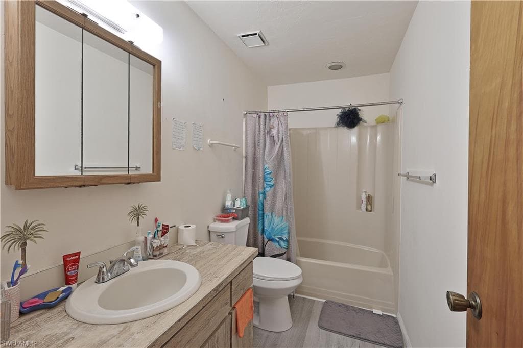 7494/7496 Carrier Rd, Fort Myers, FL 33967-9