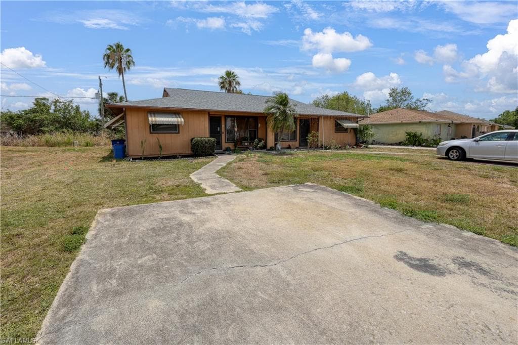 7494/7496 Carrier Rd, Fort Myers, FL 33967-1