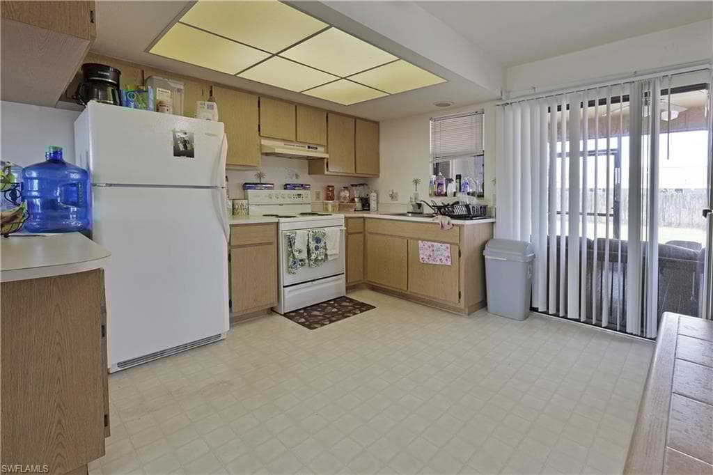 7494/7496 Carrier Rd, Fort Myers, FL 33967-5