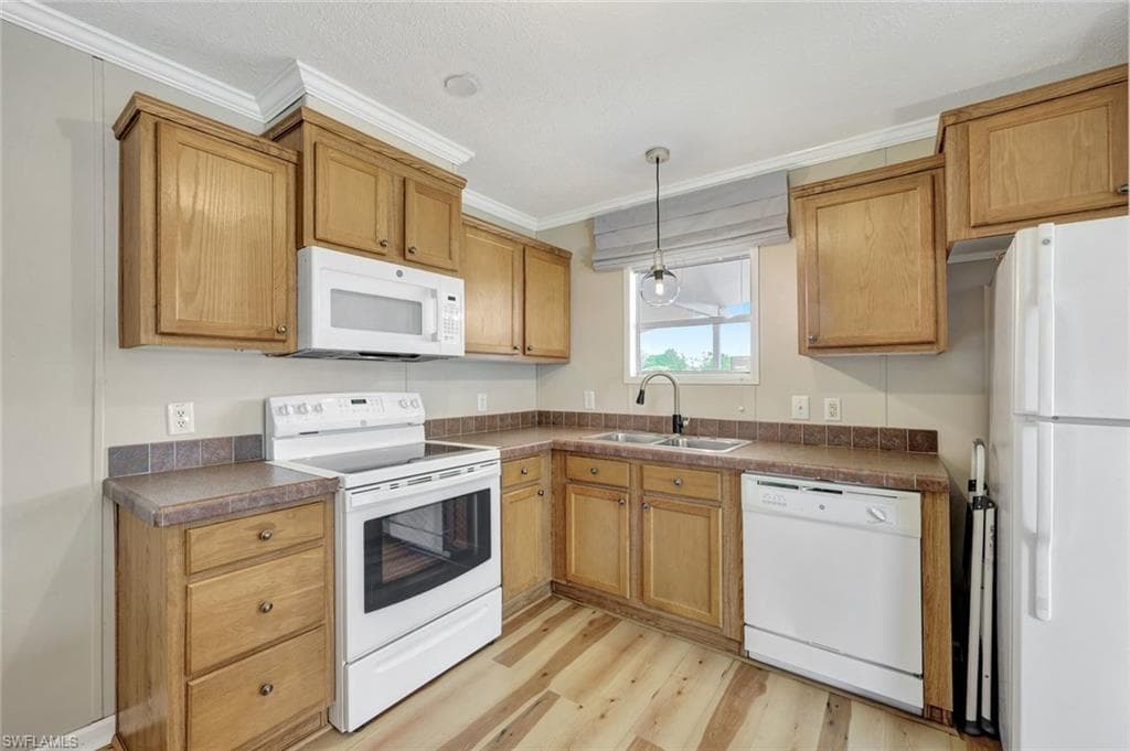 524 Menton Ln, Naples, FL 34112-14