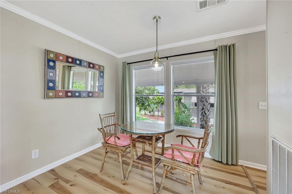 524 Menton Ln, Naples, FL 34112-16