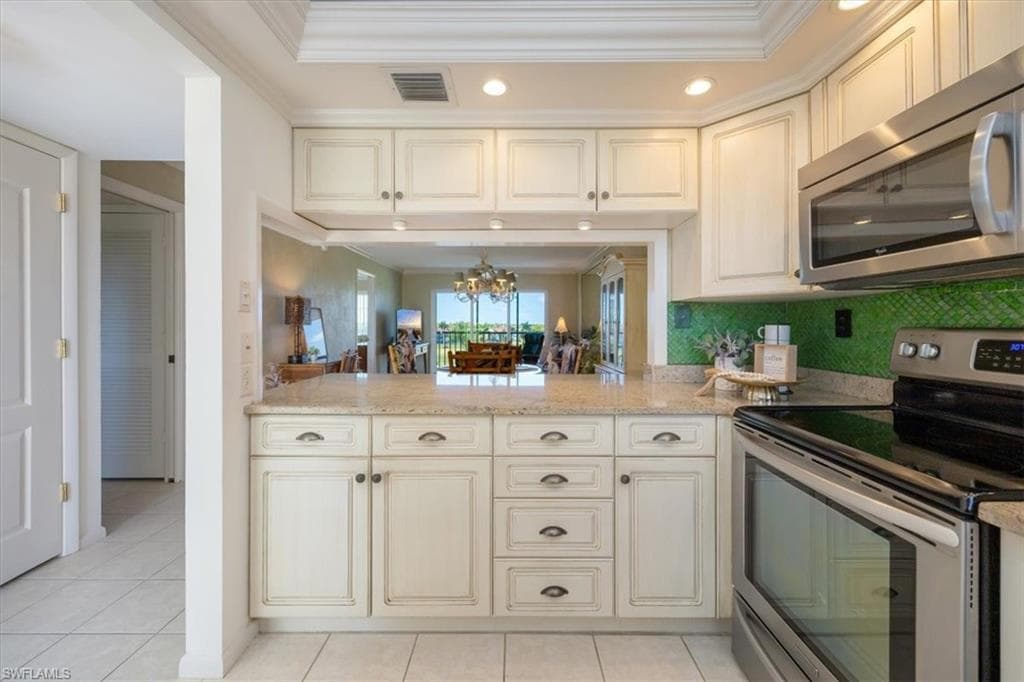 21 High Point Cir E 502, Naples, FL 34103-18