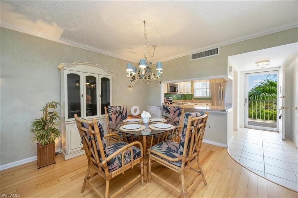21 High Point Cir E 502, Naples, FL 34103-20