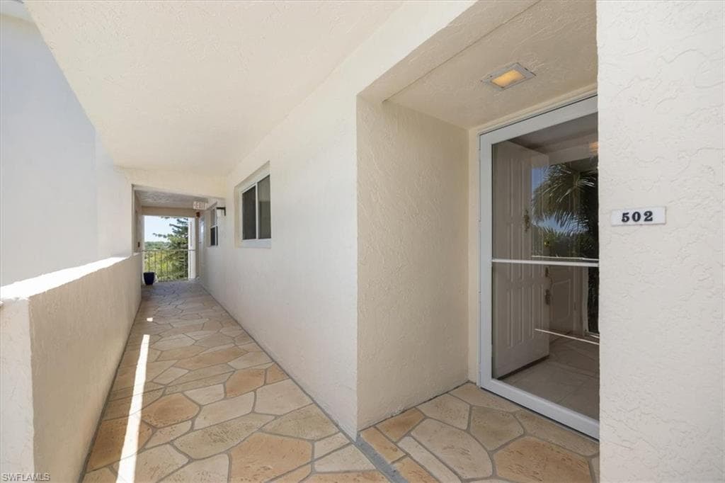 21 High Point Cir E 502, Naples, FL 34103-21
