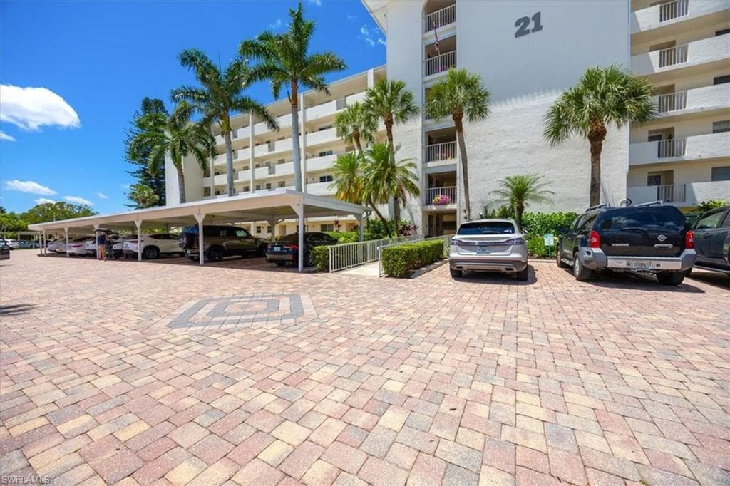21 High Point Cir E 502, Naples, FL 34103-22