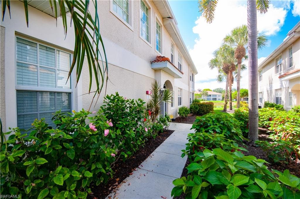 3045 Driftwood Way 3707, Naples, FL 34109-3