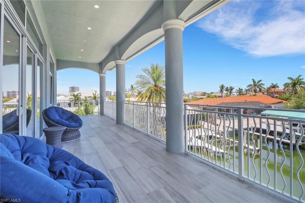 1070 Dana Ct, Marco Island, FL 34145-32
