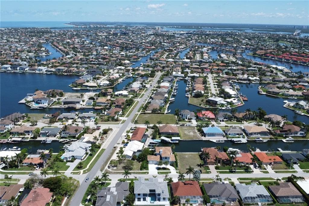 1070 Dana Ct, Marco Island, FL 34145-38