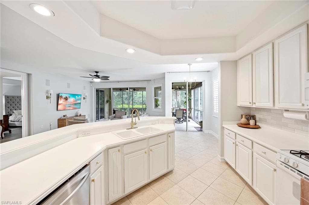 1786 Tarpon Bay Dr S 102, Naples, FL 34119-7