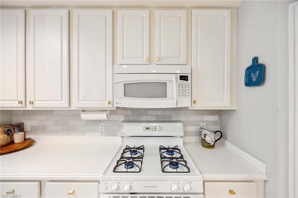 1786 Tarpon Bay Dr S 102, Naples, FL 34119-8