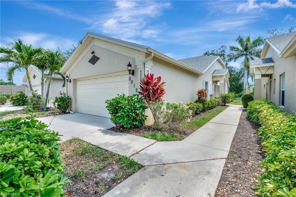 8012 Sivon Way 902, Naples, FL 34119-1