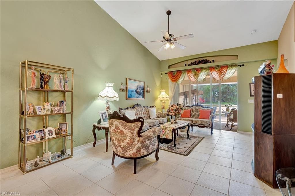 8012 Sivon Way 902, Naples, FL 34119-7