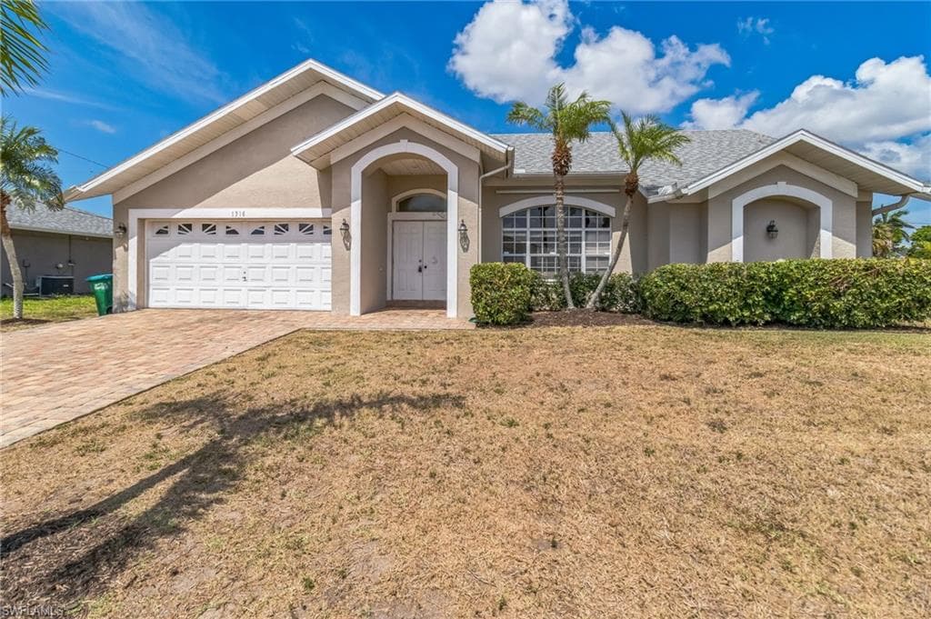 1316 8th Ct, Cape Coral, FL 33991-1