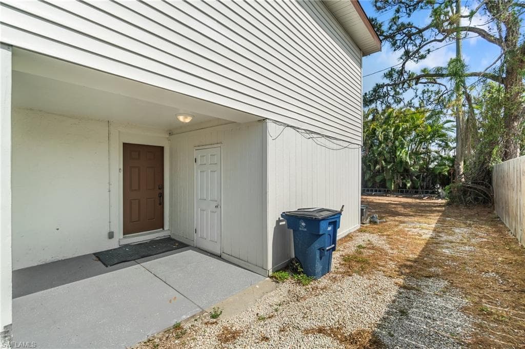 9025 Somerset Ln, Bonita Springs, FL 34135-11