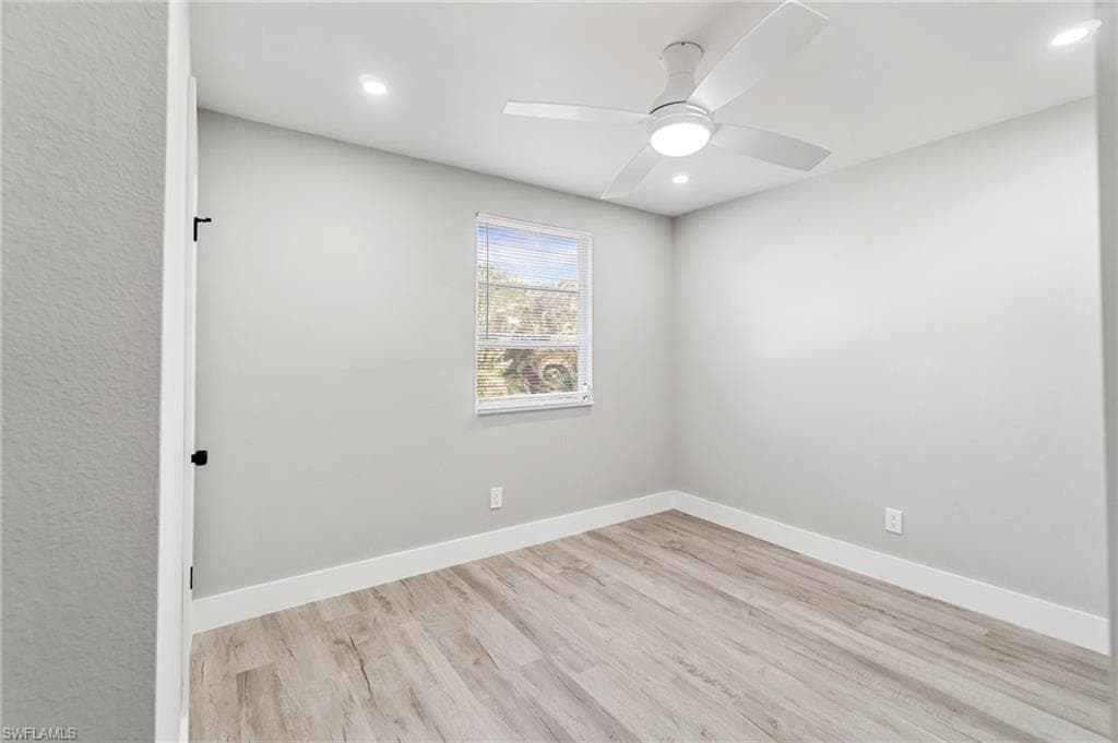 9025 Somerset Ln, Bonita Springs, FL 34135-25