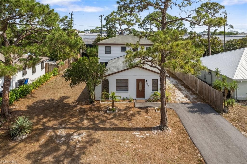 9025 Somerset Ln, Bonita Springs, FL 34135-1