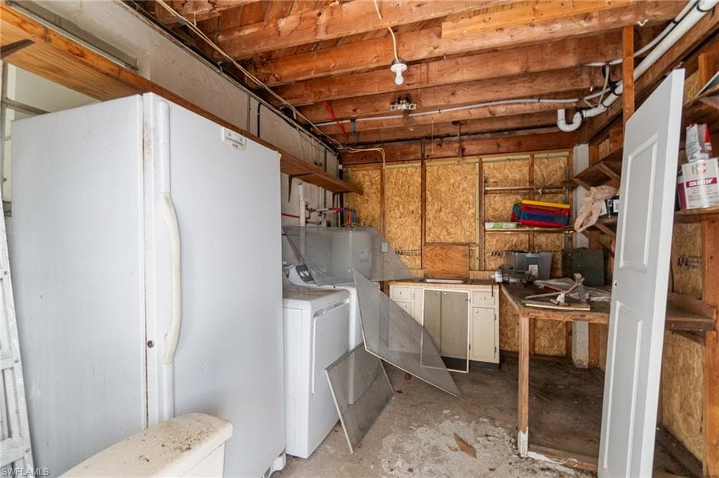 9025 Somerset Ln, Bonita Springs, FL 34135-32