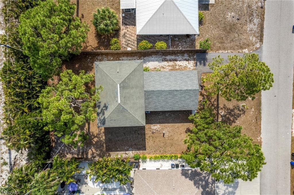 9025 Somerset Ln, Bonita Springs, FL 34135-33