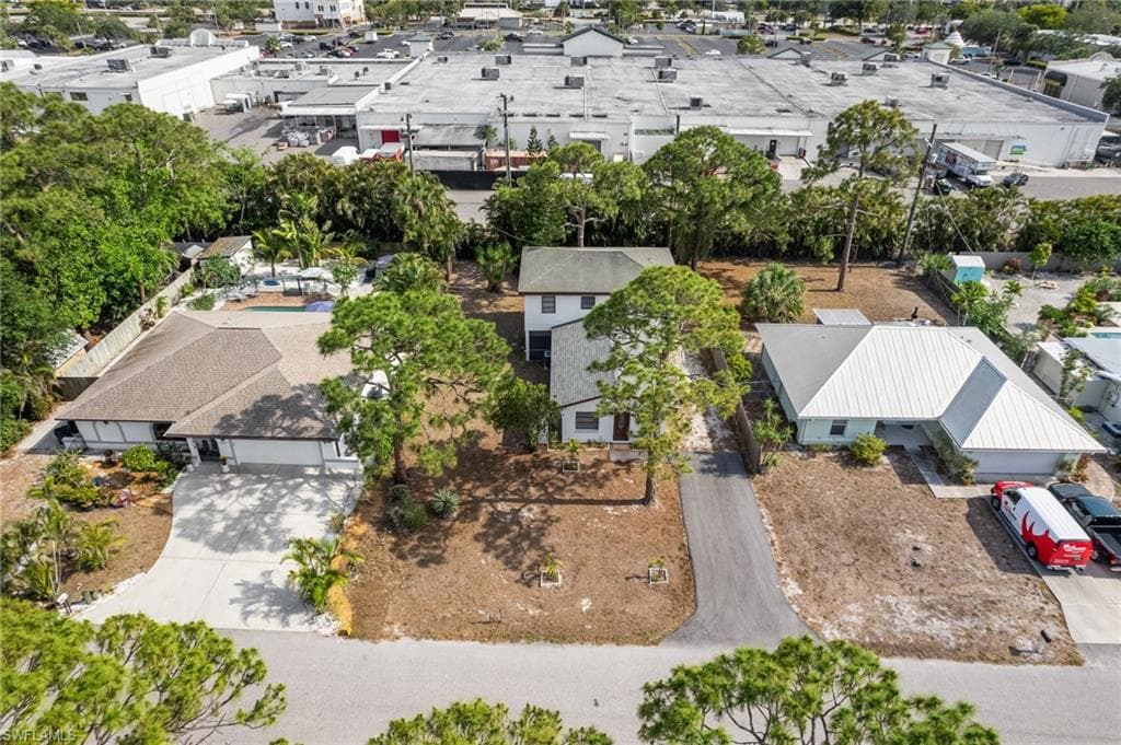 9025 Somerset Ln, Bonita Springs, FL 34135-35