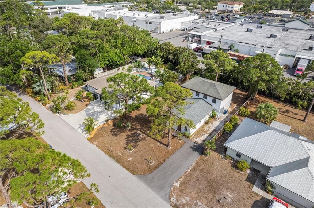 9025 Somerset Ln, Bonita Springs, FL 34135-36