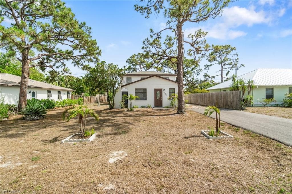 9025 Somerset Ln, Bonita Springs, FL 34135-2