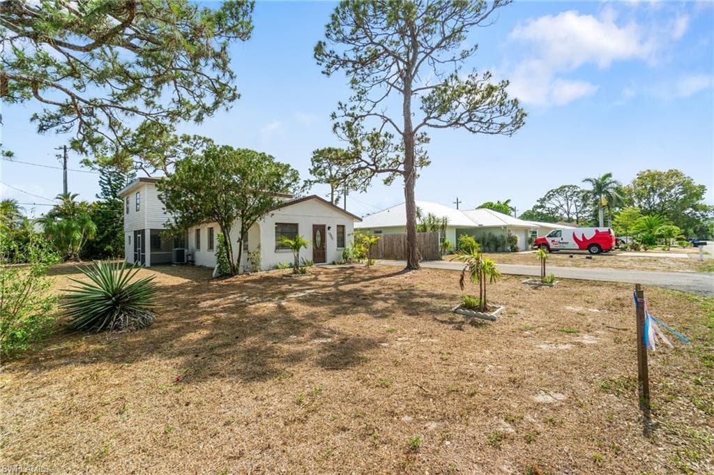 9025 Somerset Ln, Bonita Springs, FL 34135-4