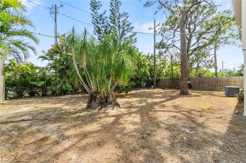 9025 Somerset Ln, Bonita Springs, FL 34135-6