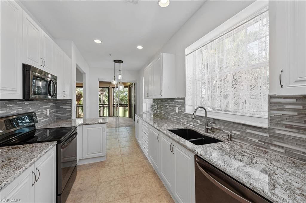 3950 Deer Crossing Ct 204, Naples, FL 34114-2