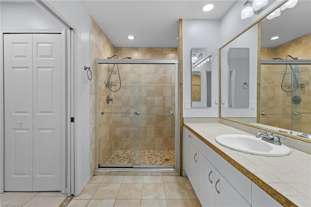 5160 44th St NE, Naples, FL 34120-22
