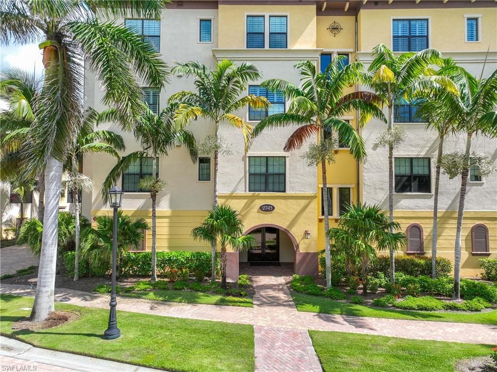 2745 Tiburon Blvd E 102, Naples, FL 34109-1