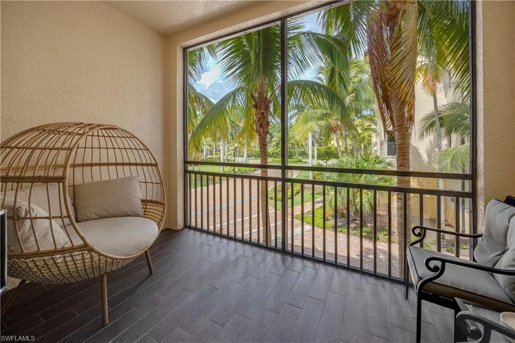 2745 Tiburon Blvd E 102, Naples, FL 34109-19
