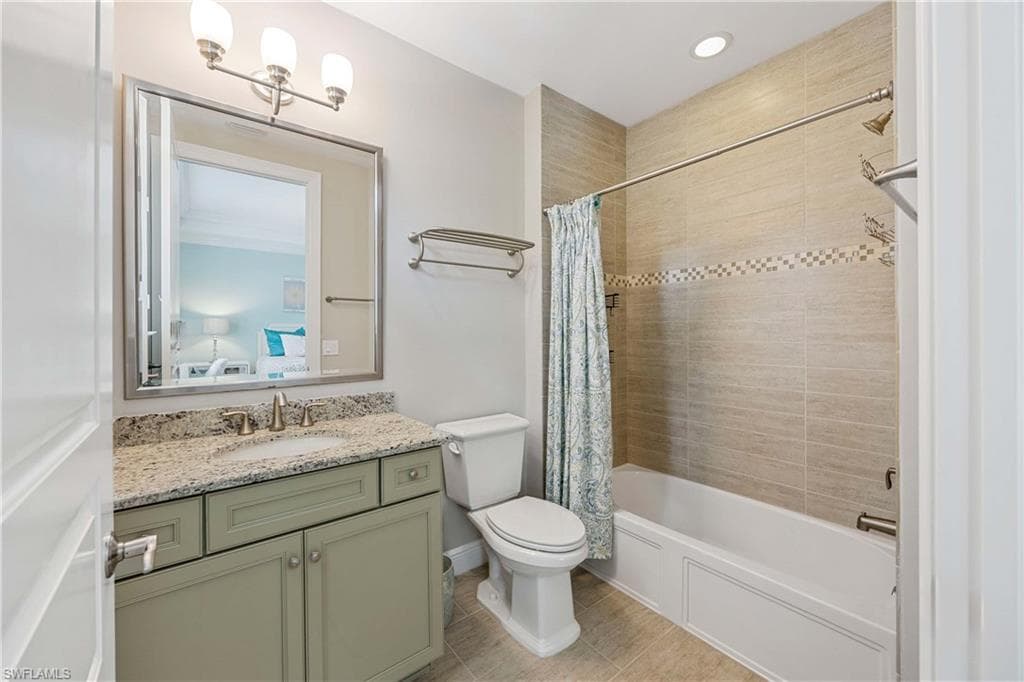 2745 Tiburon Blvd E 102, Naples, FL 34109-24