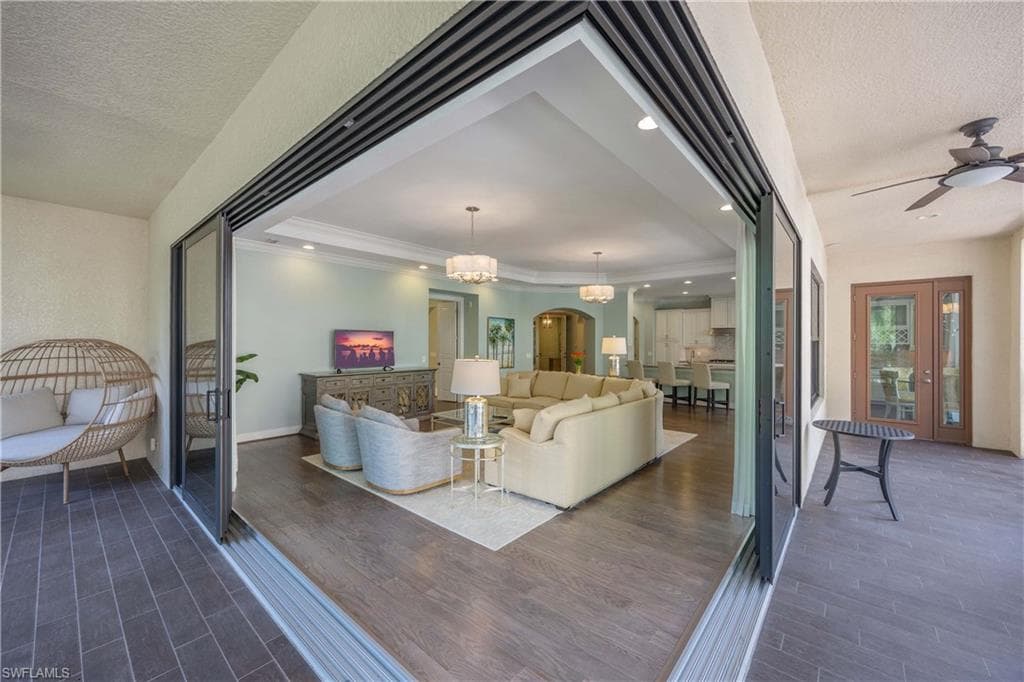 2745 Tiburon Blvd E 102, Naples, FL 34109-32