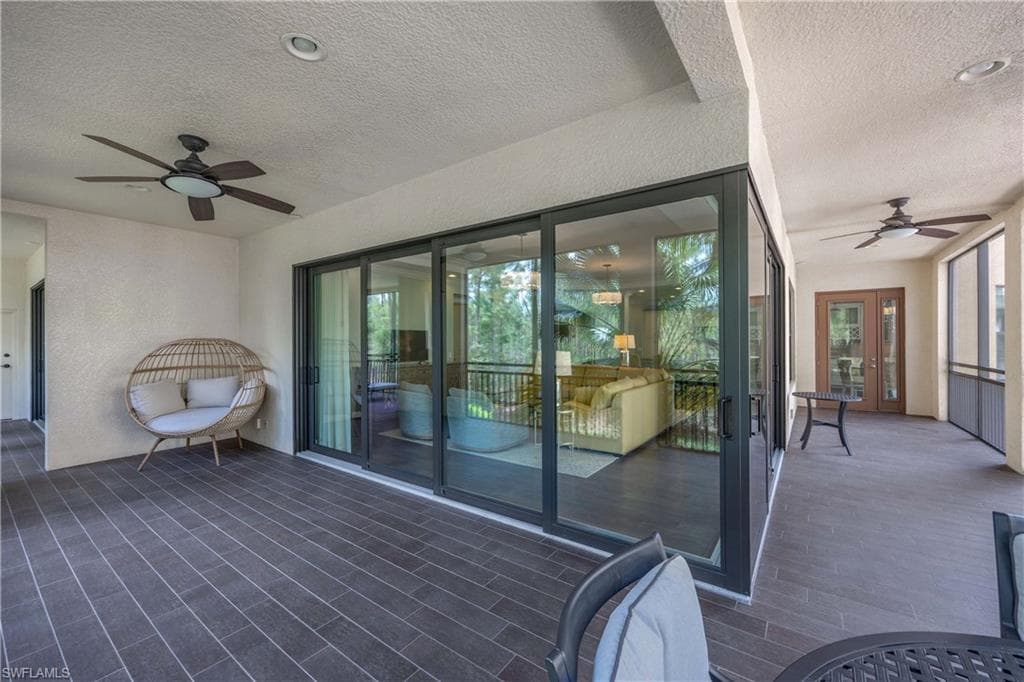 2745 Tiburon Blvd E 102, Naples, FL 34109-34