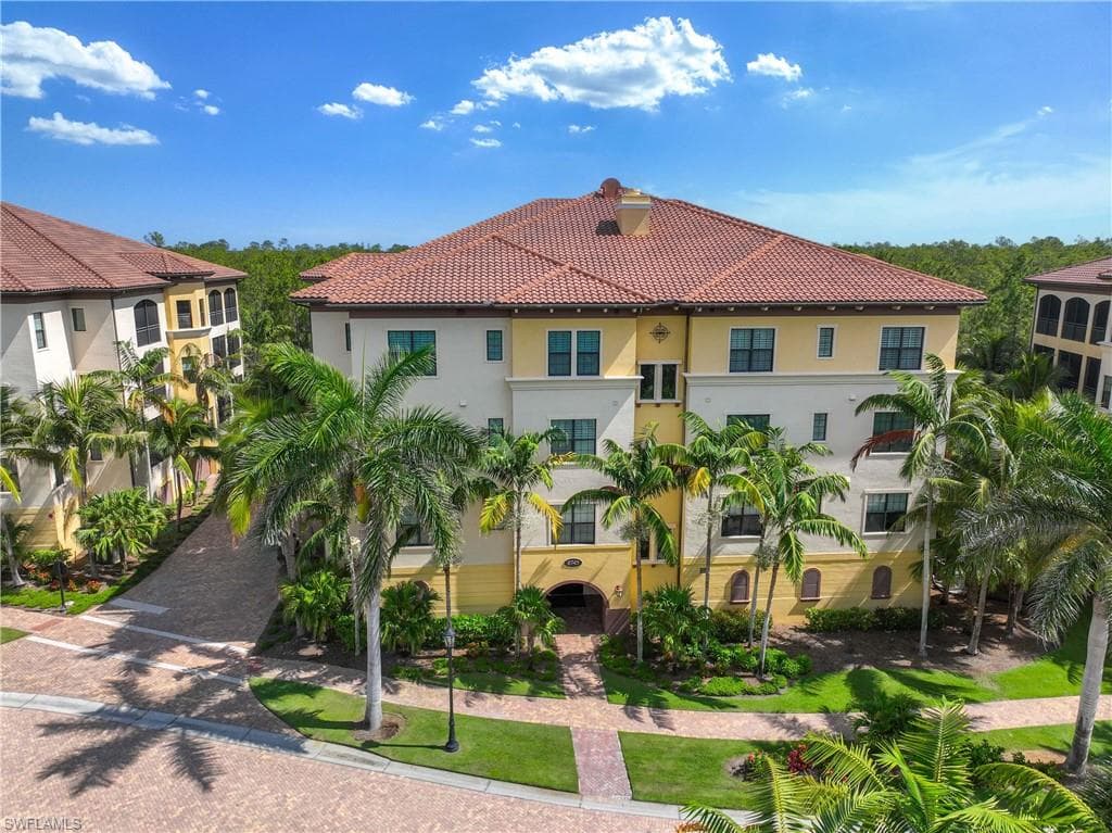 2745 Tiburon Blvd E 102, Naples, FL 34109-3
