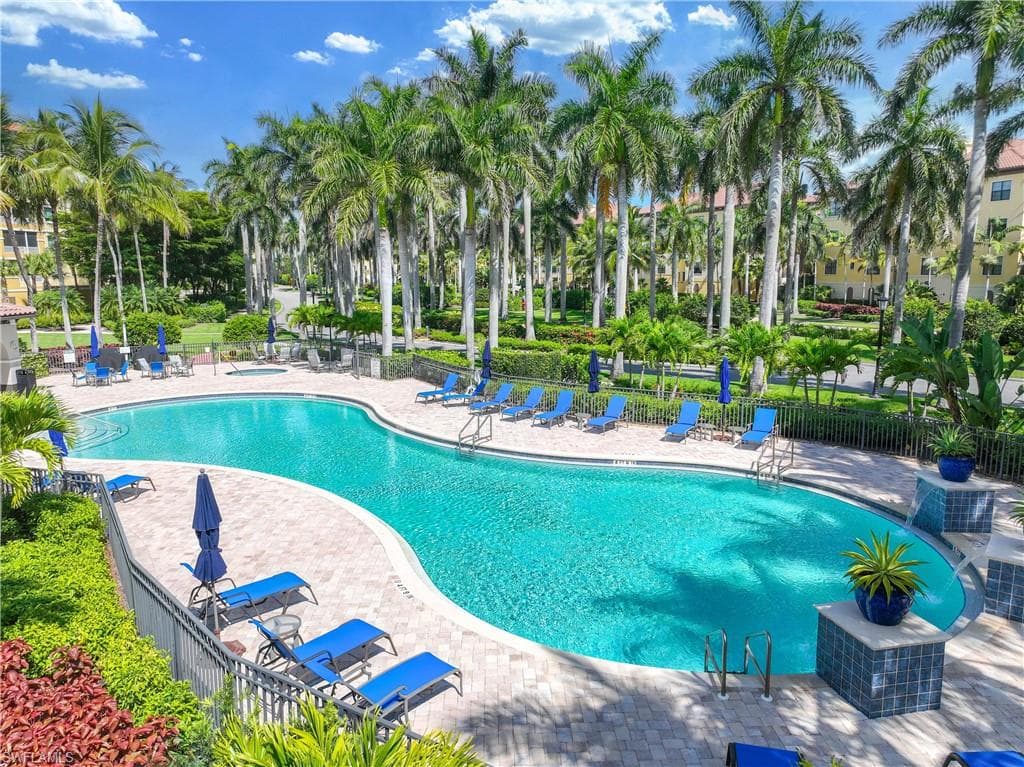 2745 Tiburon Blvd E 102, Naples, FL 34109-40