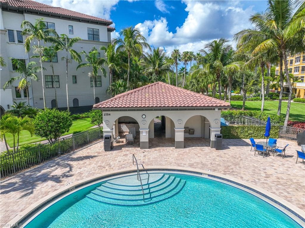 2745 Tiburon Blvd E 102, Naples, FL 34109-42