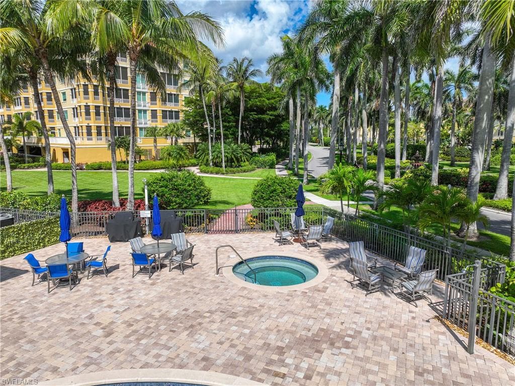 2745 Tiburon Blvd E 102, Naples, FL 34109-43