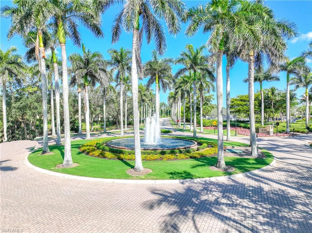 2745 Tiburon Blvd E 102, Naples, FL 34109-46