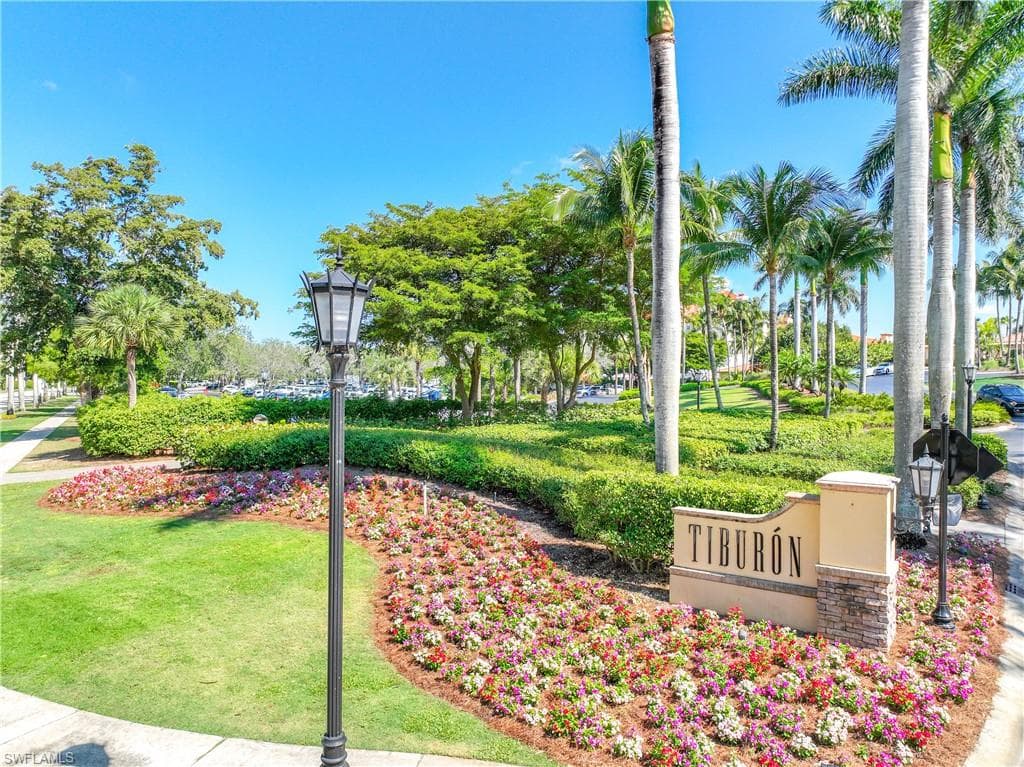 2745 Tiburon Blvd E 102, Naples, FL 34109-47