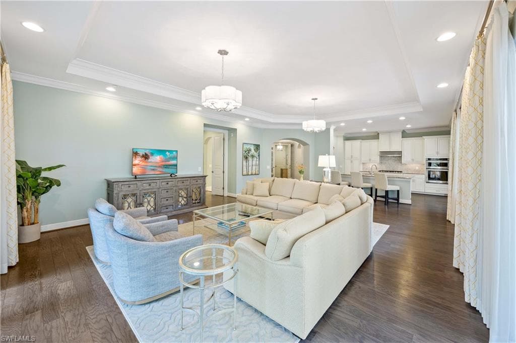 2745 Tiburon Blvd E 102, Naples, FL 34109-8