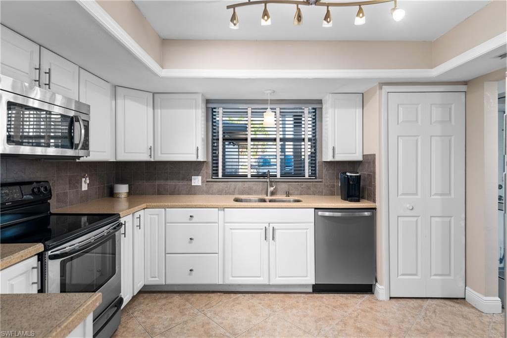822 48th Ter 102, Cape Coral, FL 33914-8