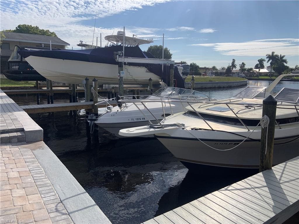 1726 Bikini Ct, Cape Coral, FL 33904-3